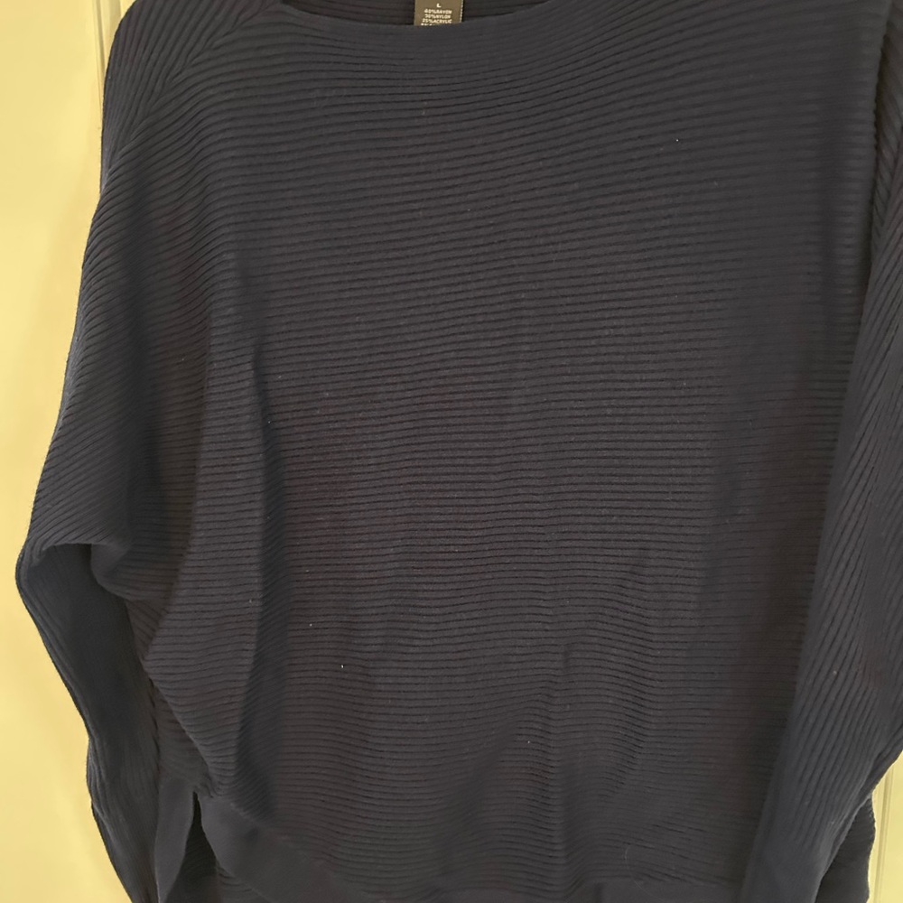 Chelsea & Theodore Ribbed Knit Sweater in Navy